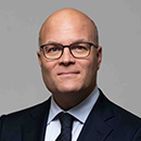 Porträttbild på ledningsperson i Handelsbanken.